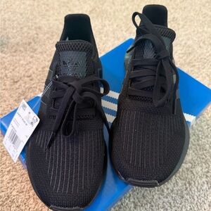 New In Box Adidas Swift Run W Woman’s Black Sneakers 5.5